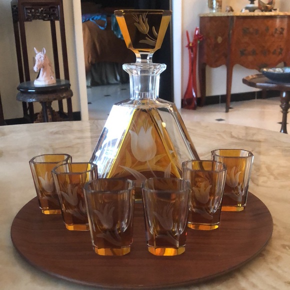 CUT CRYSTAL DECANTER SET W 6 SHOT GLASSES • CLEAR & AMBER COLORED • WOODEN TRAY - Picture 3 of 16